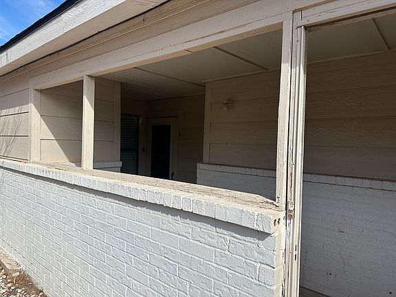 3rd image of 1510 W Calle Sur St #B