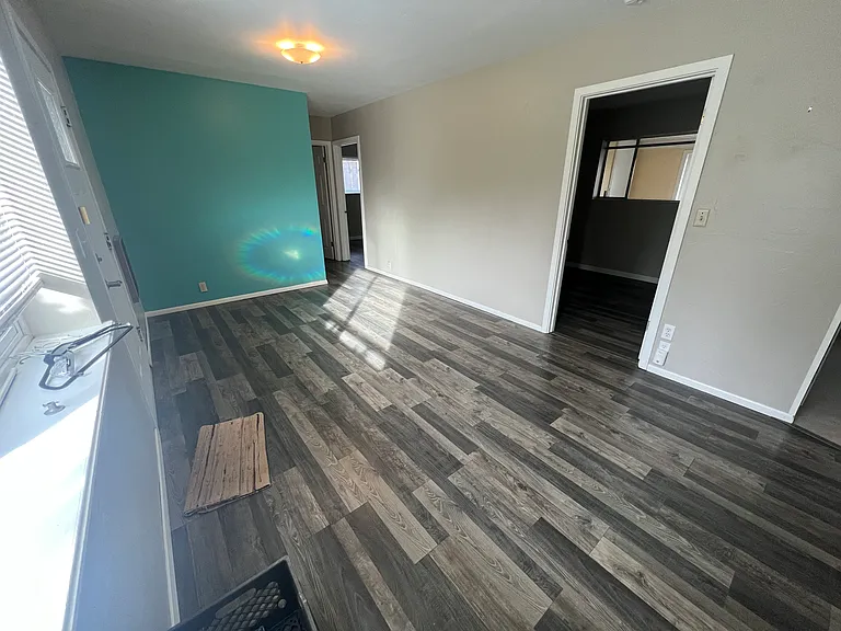 512 Mill St — Photo 3