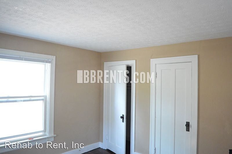 2nd image of 405 Kenwood Ave