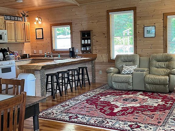 Guest House: Living Space