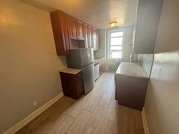 3rd image of 115 Stuyvesant Pl #E8