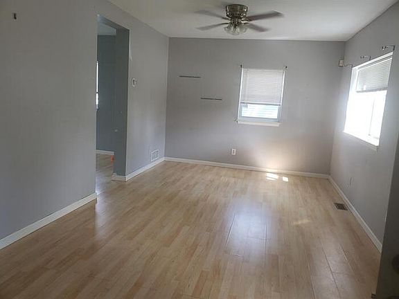 4th image of 320 Evergreen Ave