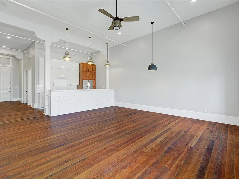 2206 Strand St #302 — Photo 8
