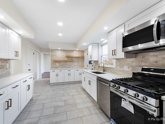 3rd image of 443 S Oak Glen Dr
