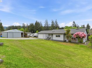 1820 E Cedar St, Myrtle Point, OR 97458