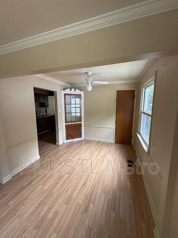 2 bed, 1.0 bath, 990 sqft, $1,199 — Photo 3