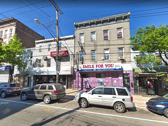 2nd image of 686 Bay St #Bld