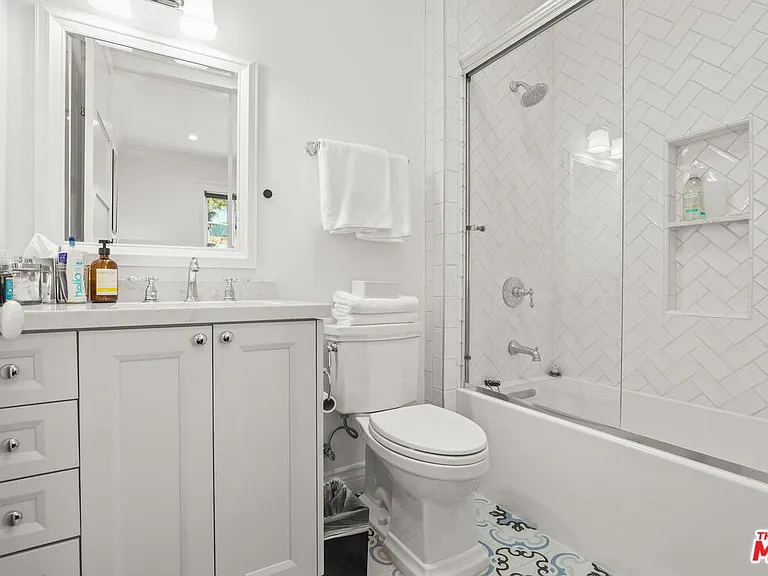 832 Las Lomas Ave — Photo 18