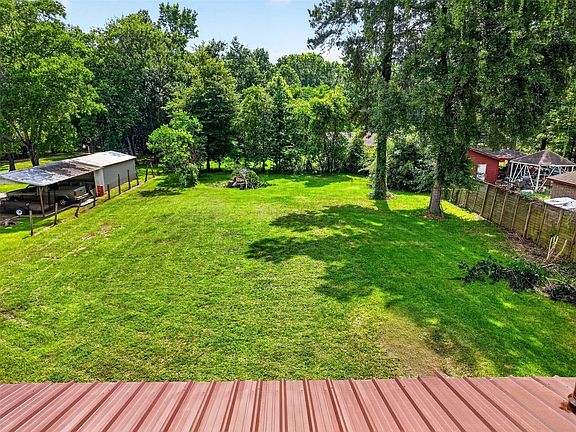 5th image of 21069 Lyndall Ln