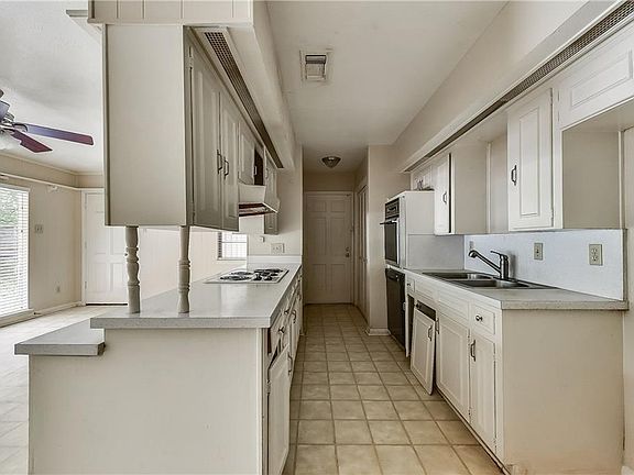 5th image of 3118 Cliffoak Dr