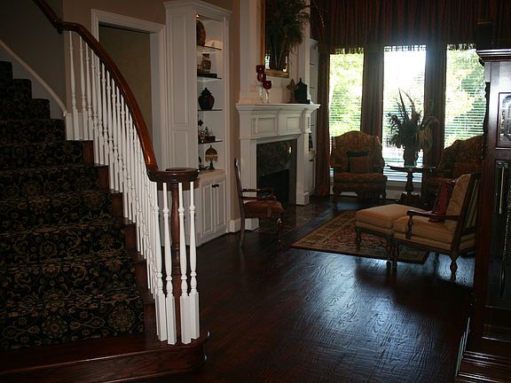 5th image of 708 Cambridge Manor Ln
