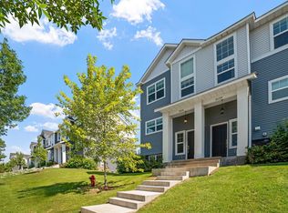 3141 Clover Ridge Dr, Chaska, MN 55318