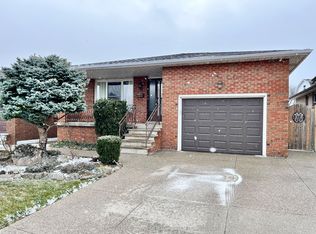 39 Lisgar Ct, Hamilton, ON L8T 4Y4