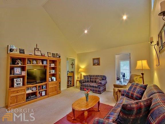 4th image of 230 Felton Dr