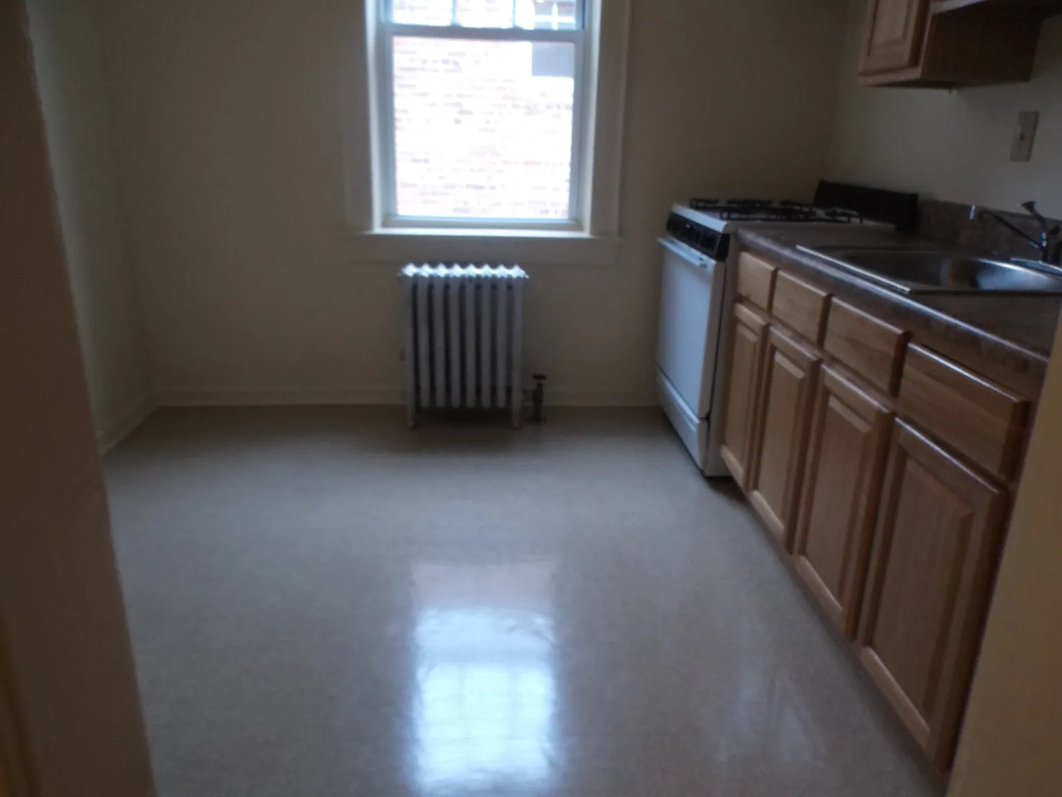 1033 Stuyvesant Avenue — Photo 4