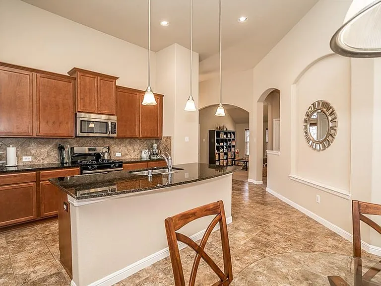 1405 Nightingale Dr — Photo 10