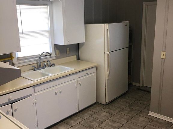 4th image of 211 Windsor Dr
