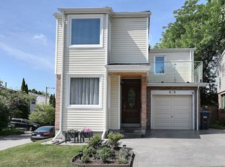 1221 Kos Blvd, Mississauga, ON L5J4L3