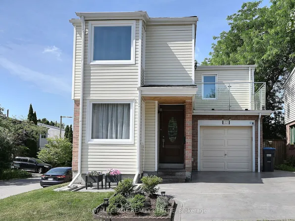 1221 Kos Blvd, Mississauga, ON L5J 4L3