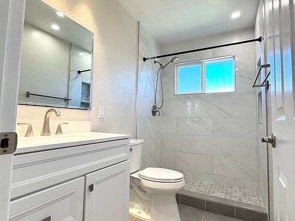 5th image of 908 Live Oak Dr