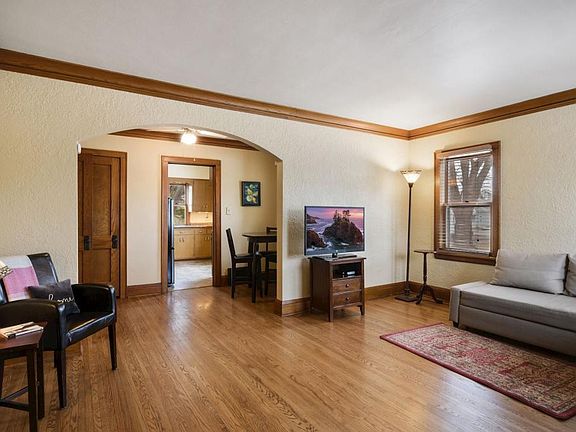 5th image of 230 Hurley St E