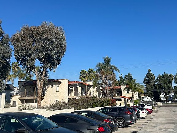 4th image of 390 S Mollison Ave #1