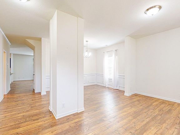 3rd image of 195 Gail Ln