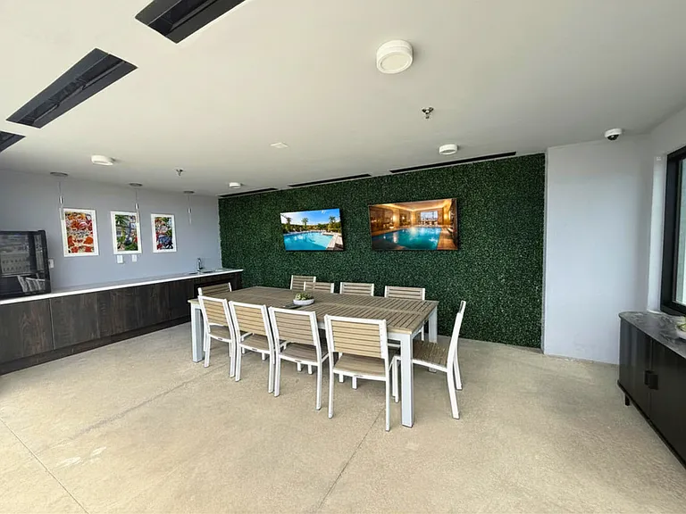 Pool Lounge