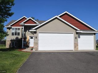 913 Cole Ave, Montrose, MN 55363