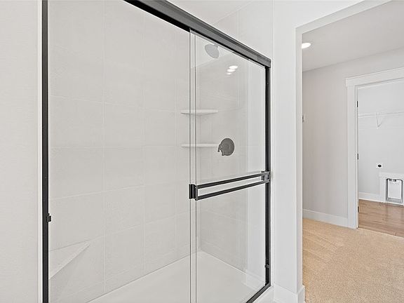 5th image of 904 Knoll Dr