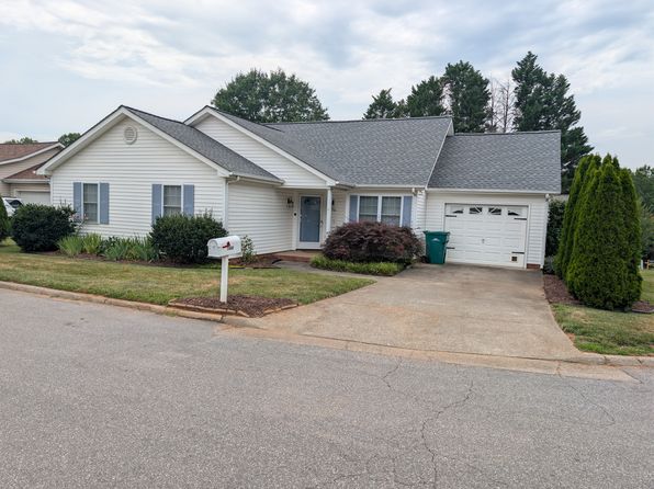 1466 Sir Charles Dr