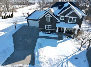 100 Orchard Trl, Norwalk, IA 50211