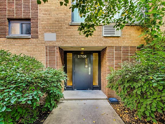 3rd image of 2708 W Lunt Ave APT 404