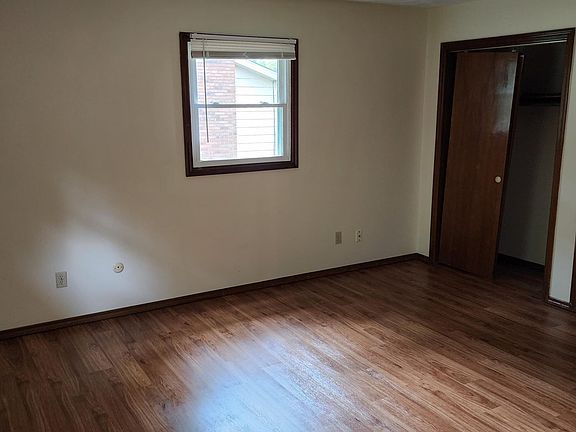 5th image of 708 E Eddington Ct