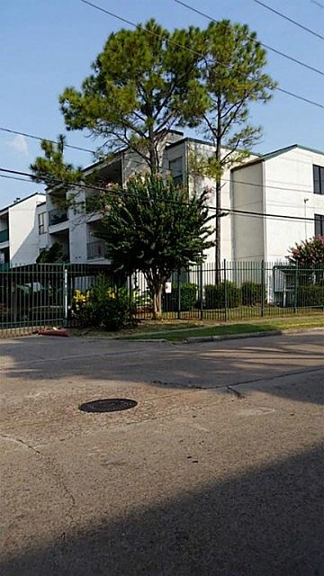 1st image of 2816 S Bartell Dr APT 1