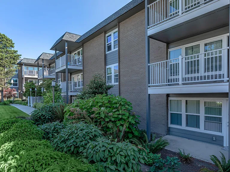 Corinthian Apartments — Photo 25