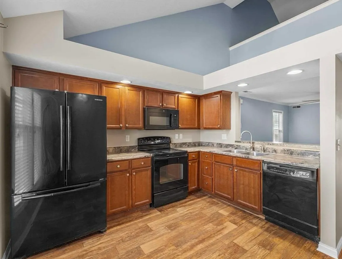 3 bed, 1320 sqft, $1,650 — Photo 3