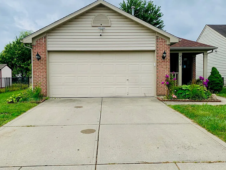 4639 Whitham Ln — Photo 3
