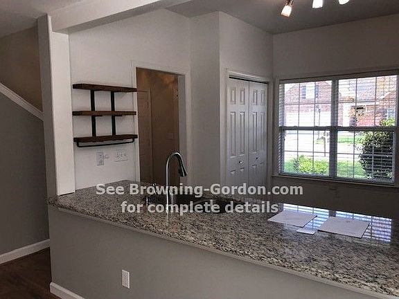 3rd image of 318 Roslyn Ct
