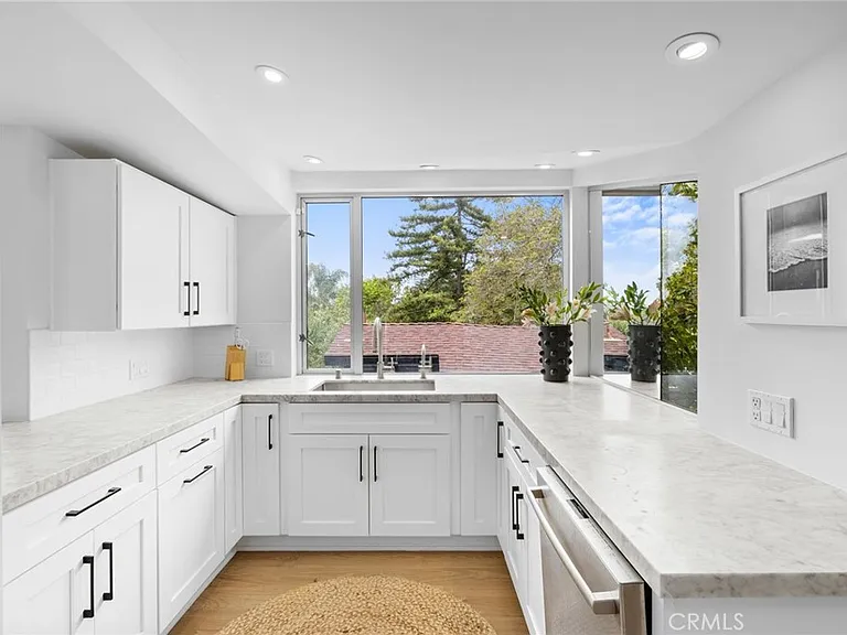 592 Bluebird Canyon Dr — Photo 10
