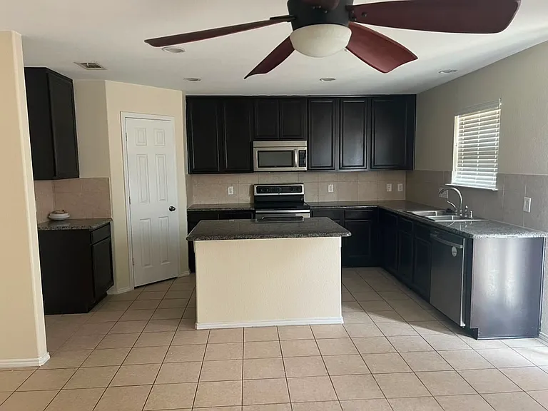 5716 Sapphire Pool Trl — Photo 7