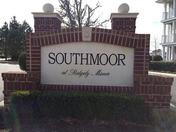 5th image of 924 Southmoor Dr Unit 102