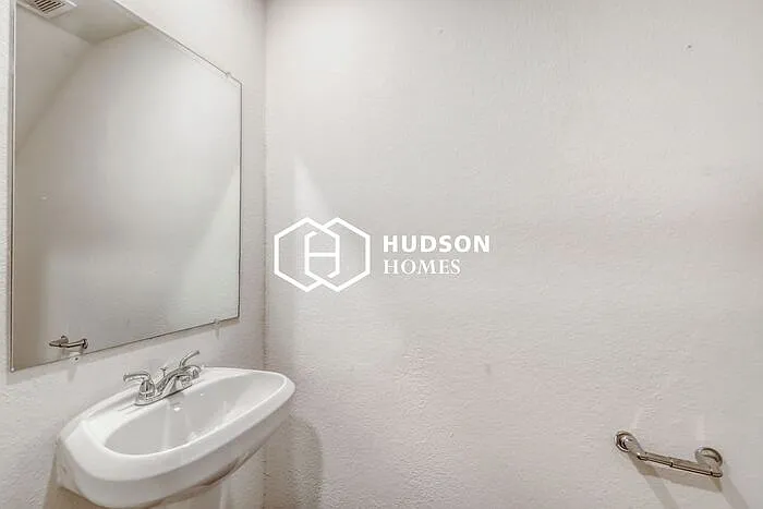 7839 Sandy St — Photo 11