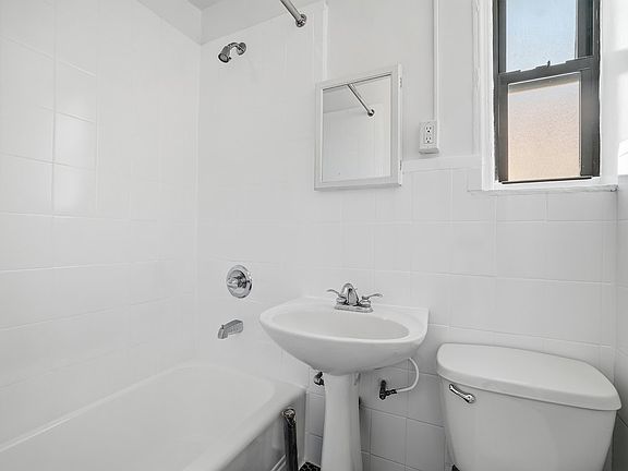 5th image of 400 Bleecker St APT 3A