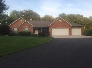 3 Old Stone Rd, Columbia, IL 62236