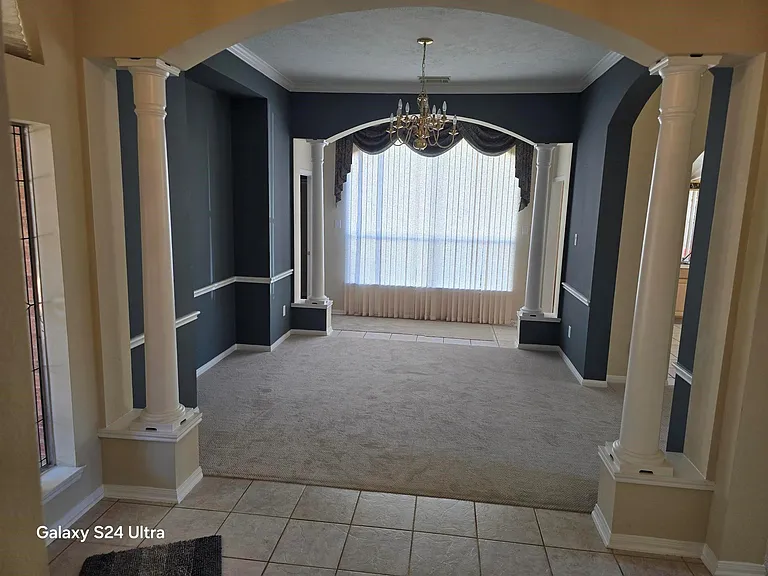 2727 Gregway Ln — Photo 2