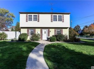 3 Howard Ct, Carle Place, NY 11514