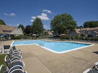 1706 Hawkins Dr, Southampton, PA
