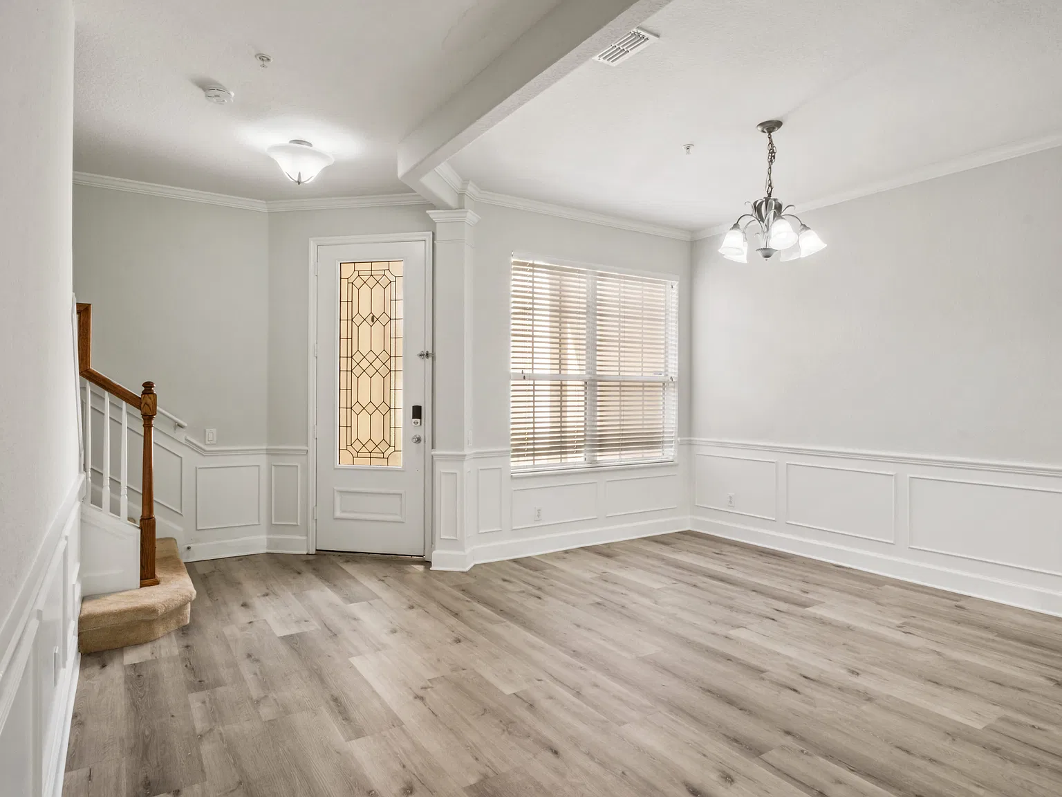 3 bed, 2.5 bath, 2010 sqft, $2,700 — Photo 3