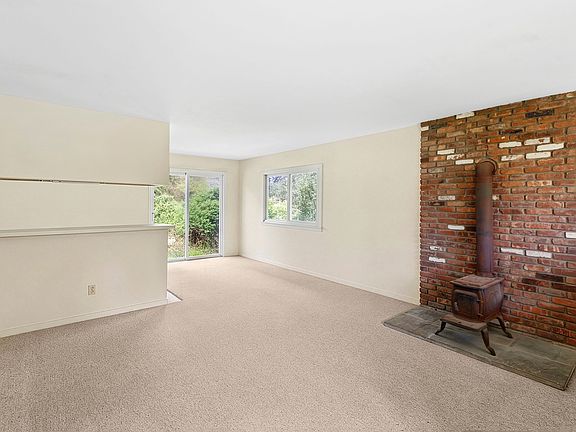 2nd image of 17 Gates Ave